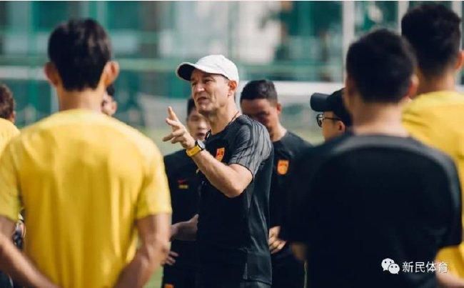 第78分钟，AC米兰角球机会，被解围后外围弗洛伦奇远射，稍稍高出横梁。